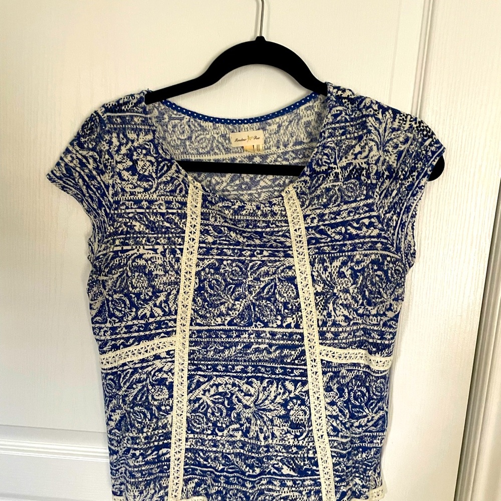 Beautiful tshirt - Picture 1 of 2